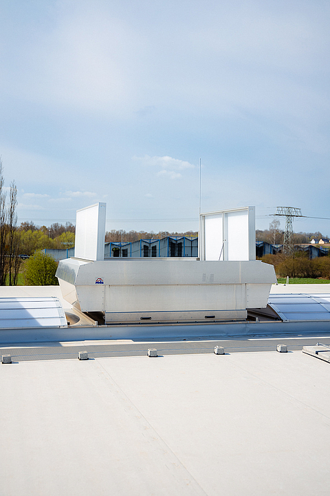Doppelklappe Megaphönix von roda Schäfers Backstube Lüftungssystem auf einem Flachdach