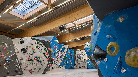 Climbing hall with roda continuous rooflight B for natural lighting.